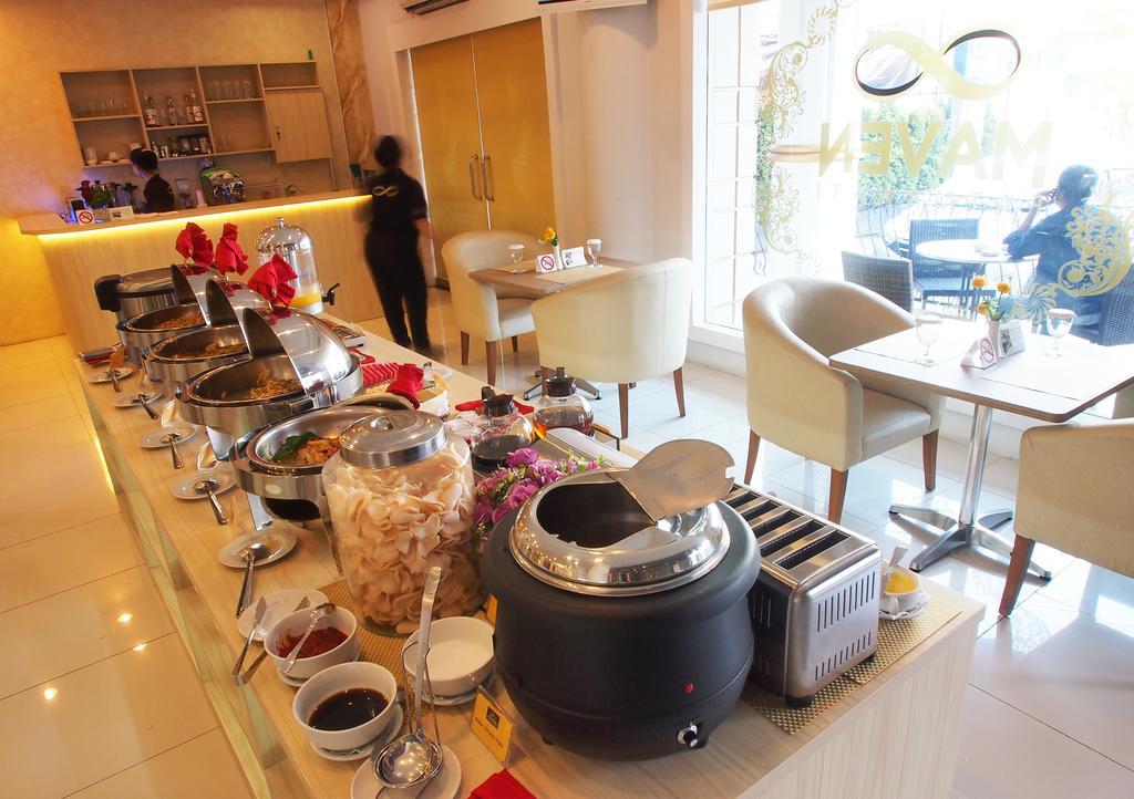 Maven Fatmawati Hotel Джакарта Екстериор снимка