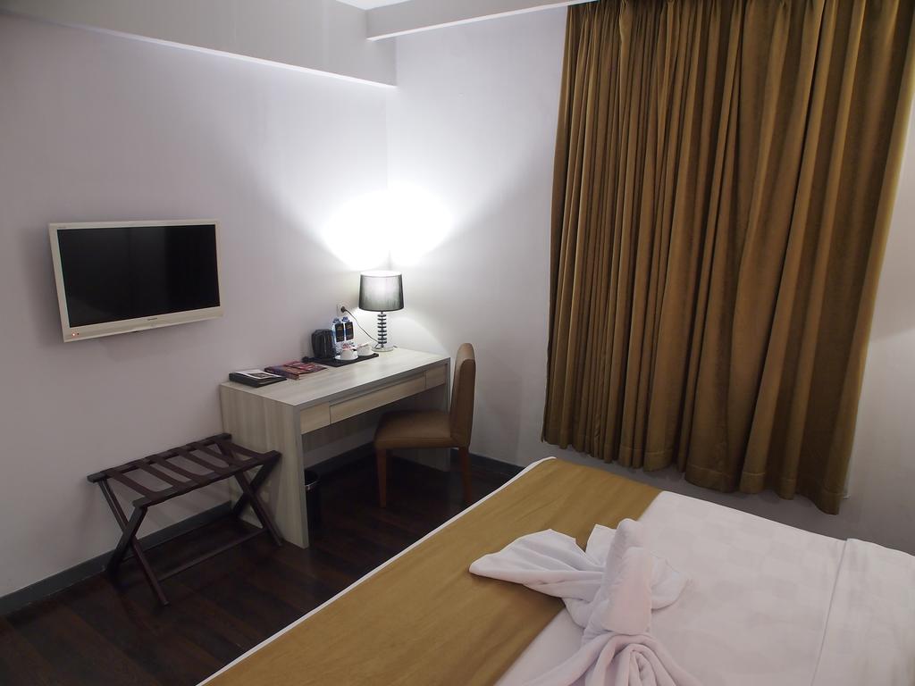 Maven Fatmawati Hotel Джакарта Екстериор снимка