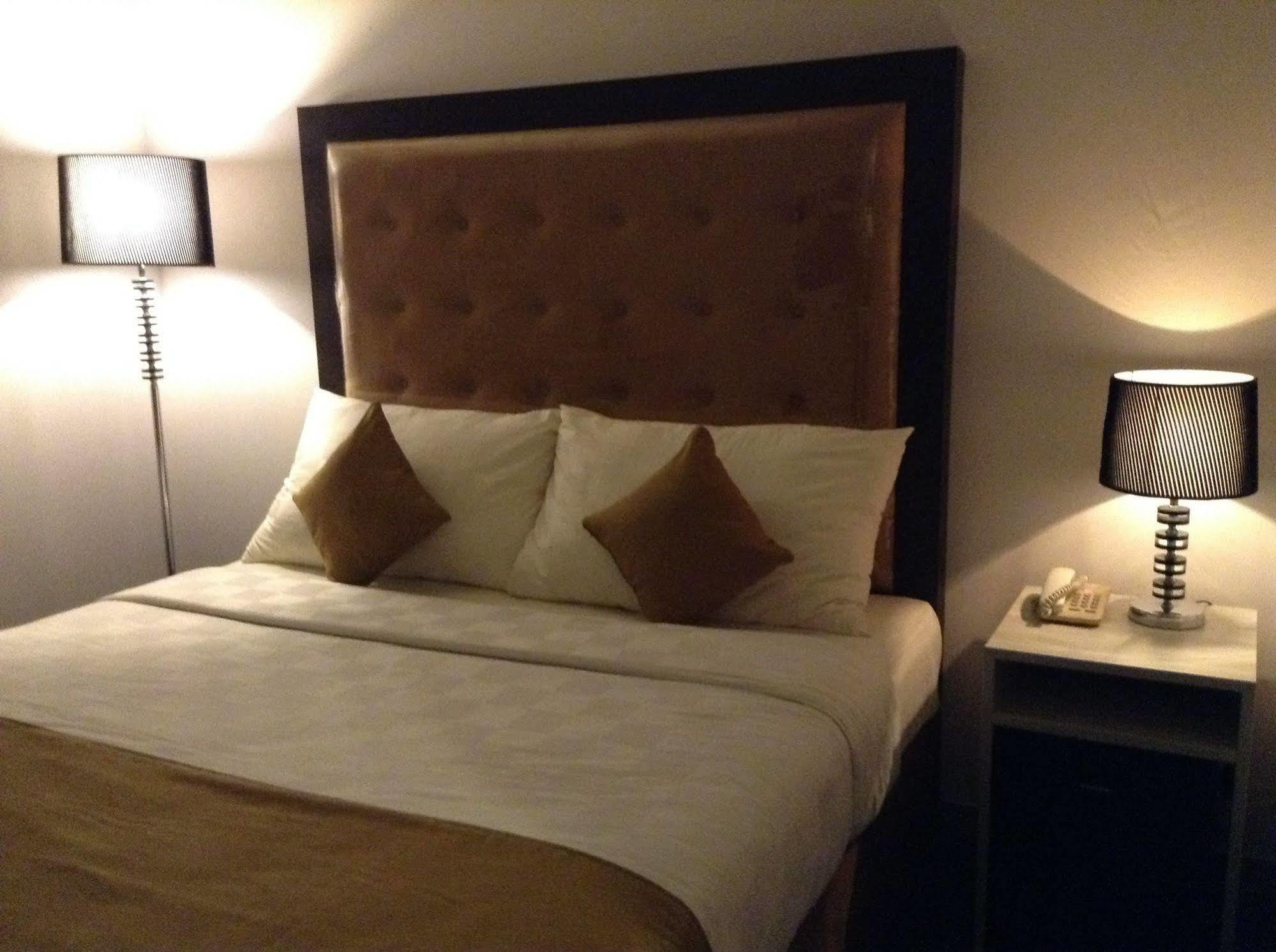 Maven Fatmawati Hotel Джакарта Екстериор снимка