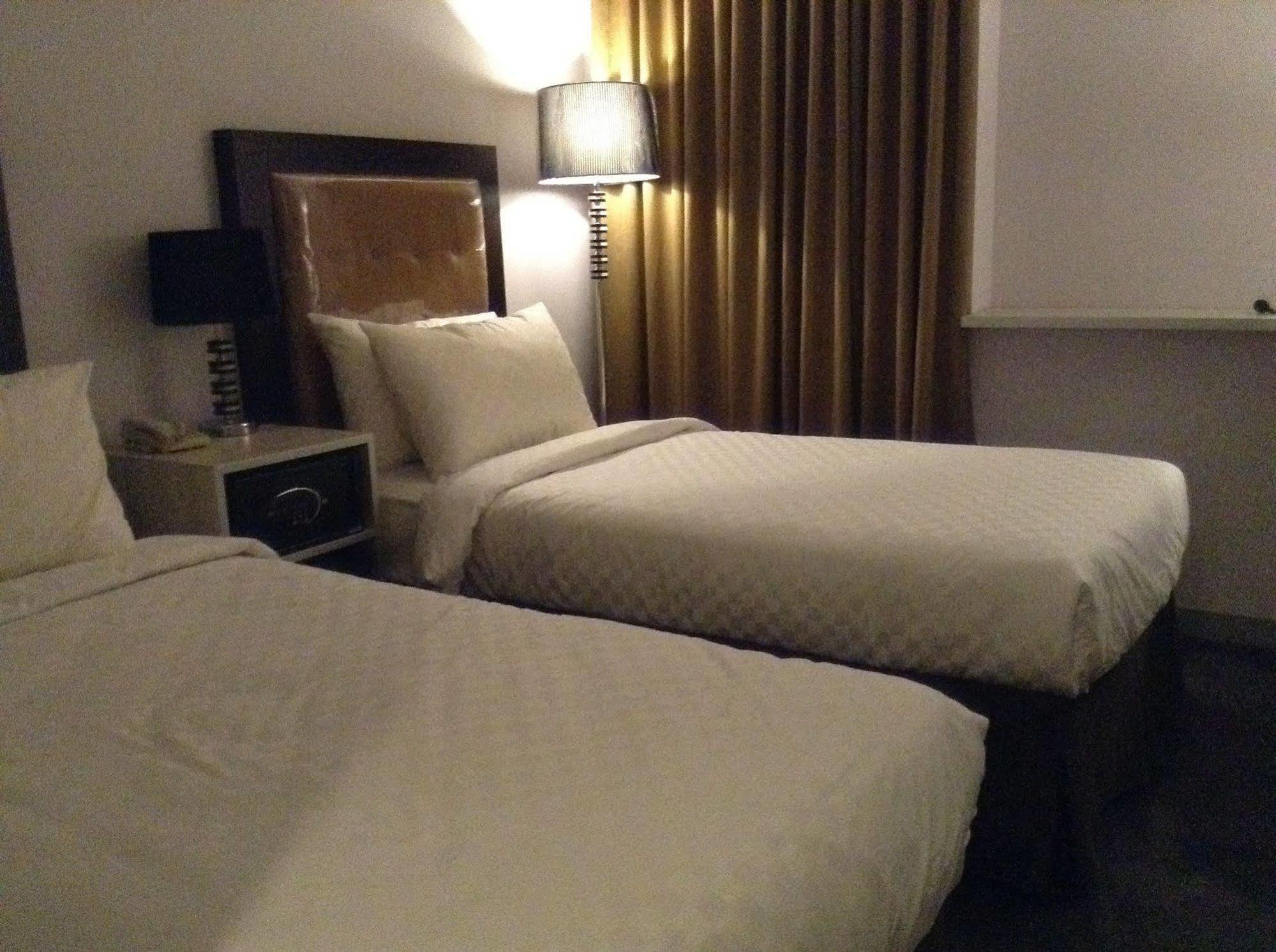 Maven Fatmawati Hotel Джакарта Екстериор снимка