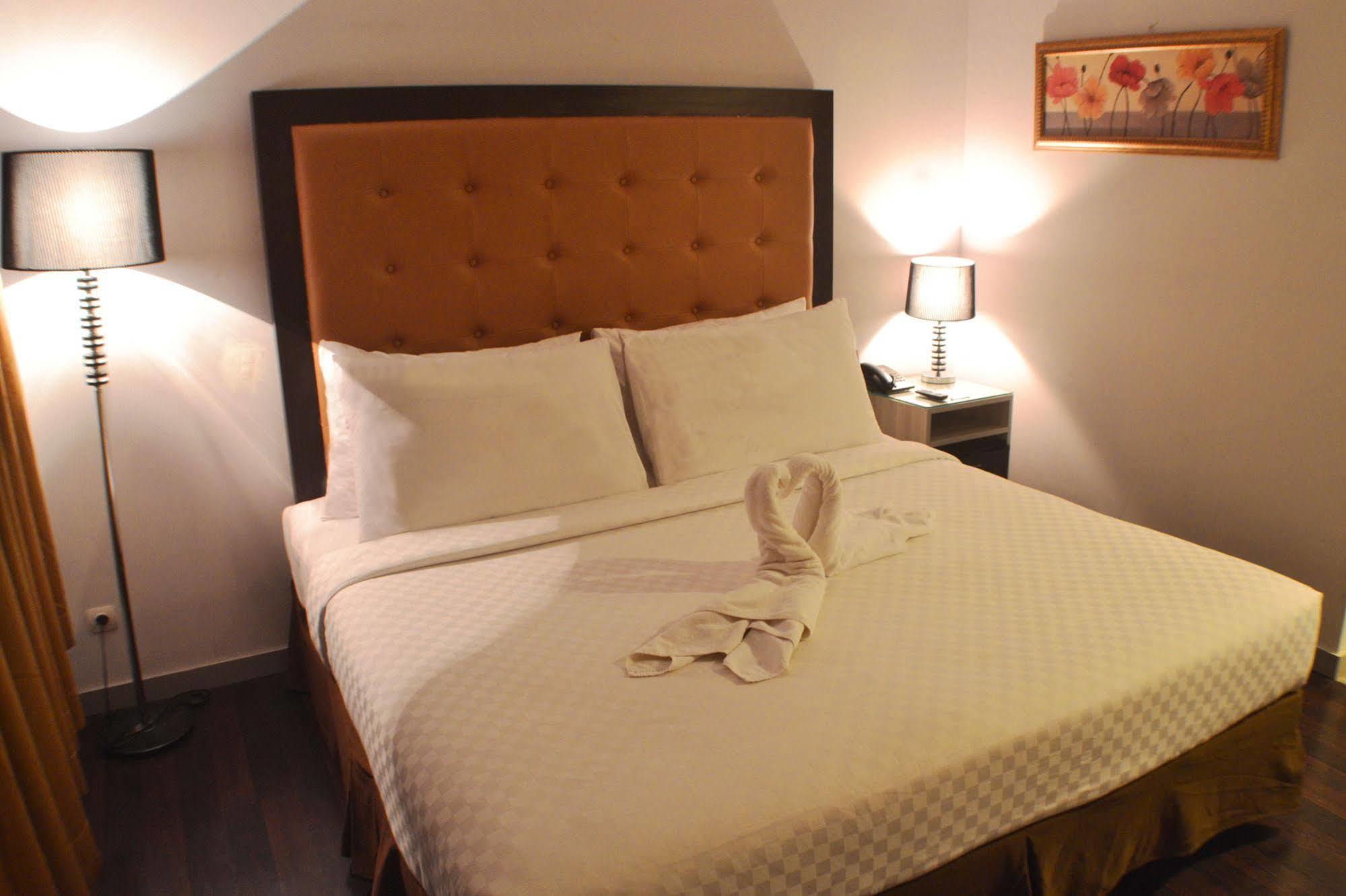 Maven Fatmawati Hotel Джакарта Екстериор снимка