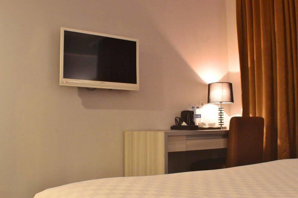Maven Fatmawati Hotel Джакарта Екстериор снимка