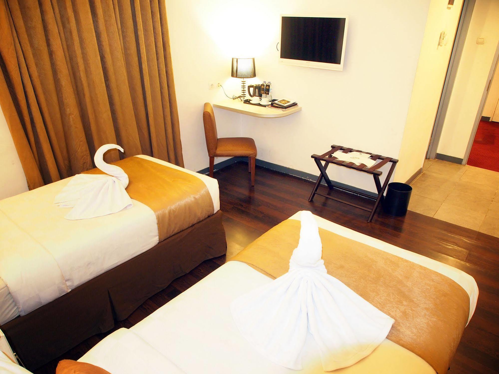 Maven Fatmawati Hotel Джакарта Екстериор снимка