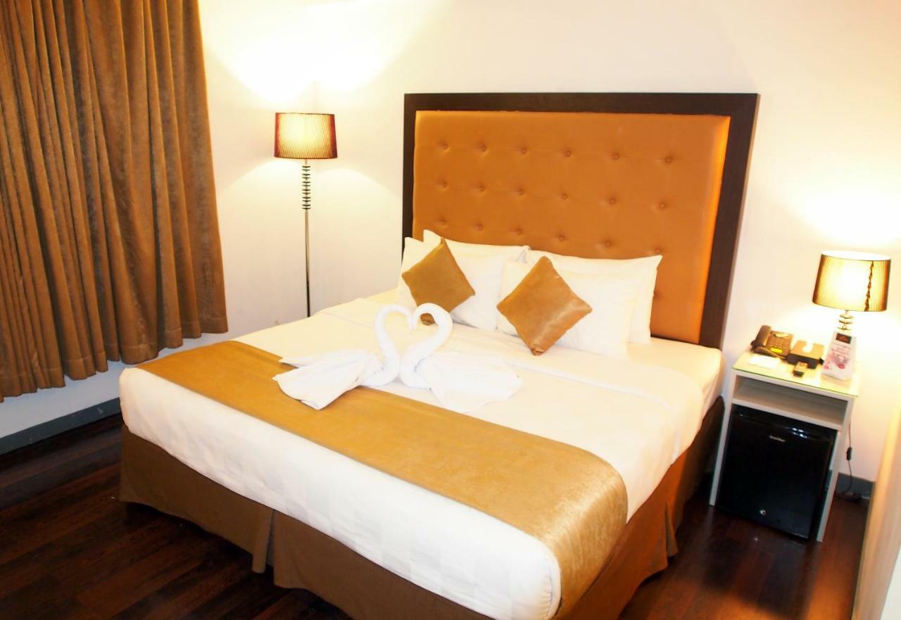 Maven Fatmawati Hotel Джакарта Екстериор снимка