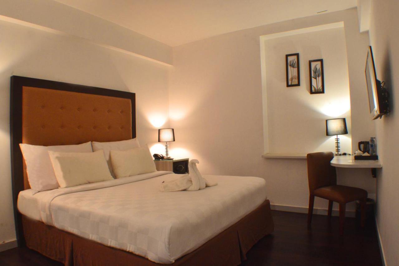 Maven Fatmawati Hotel Джакарта Екстериор снимка